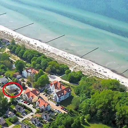Charmante Vincent In Strandnaehe